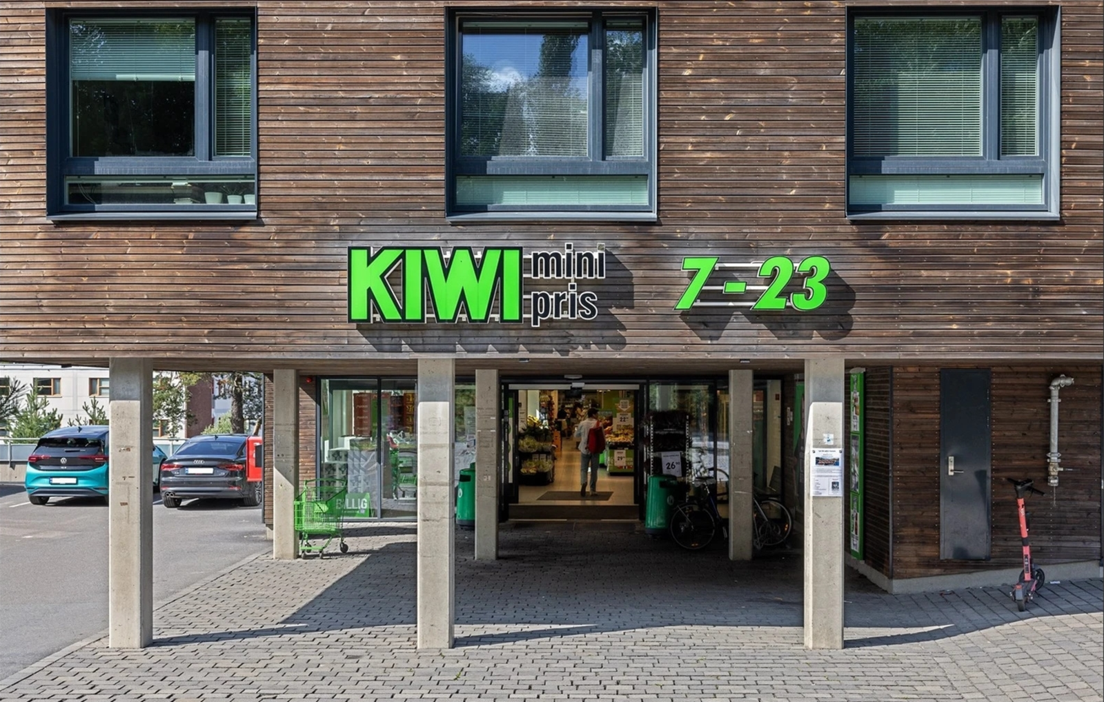 Kiwi ligger rett på andre siden av veien for t-banen. Galleribilde