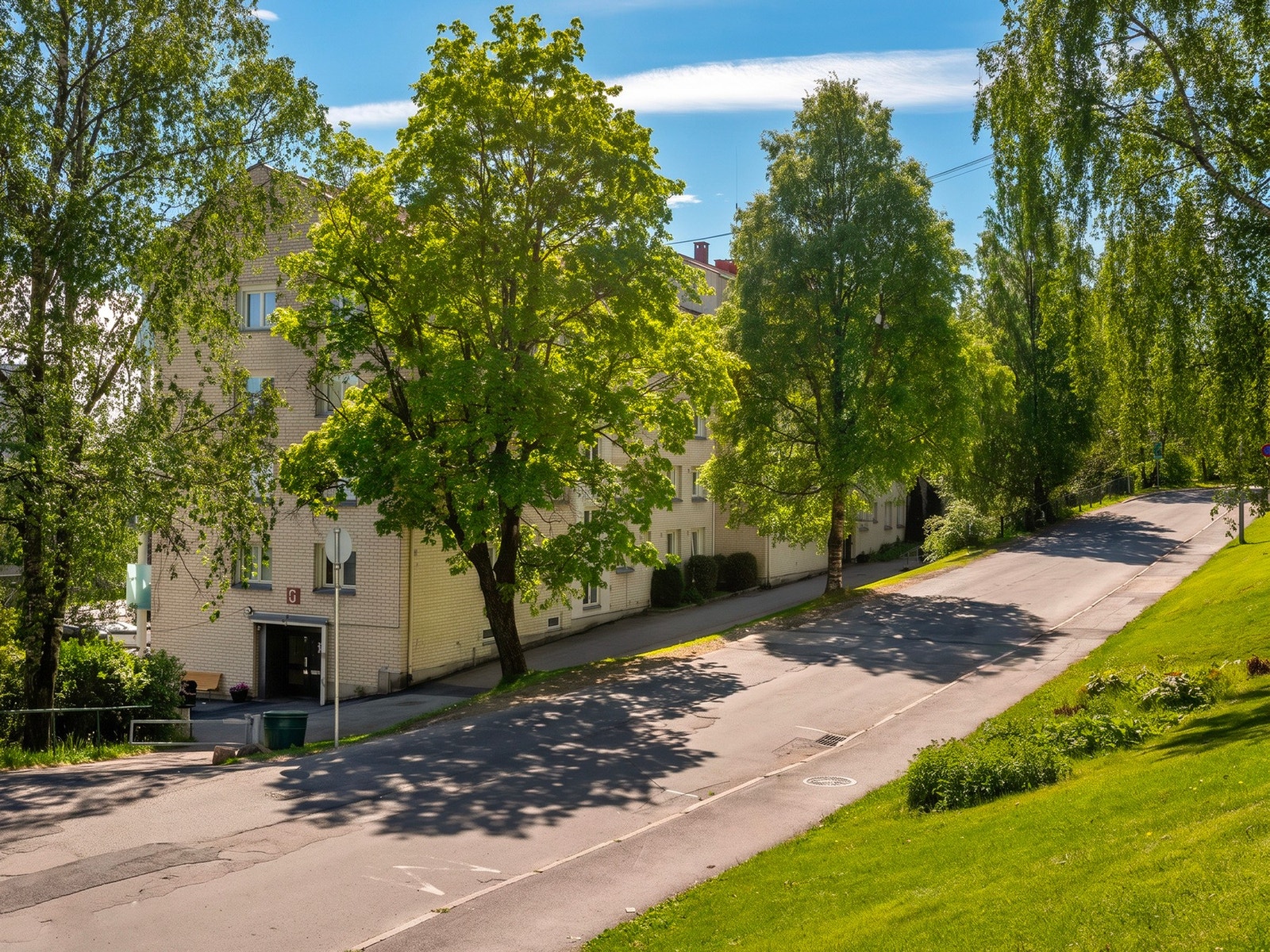 Boligen ligger i et barnevennlig område med nærhet til skoler og barnehage Galleribilde