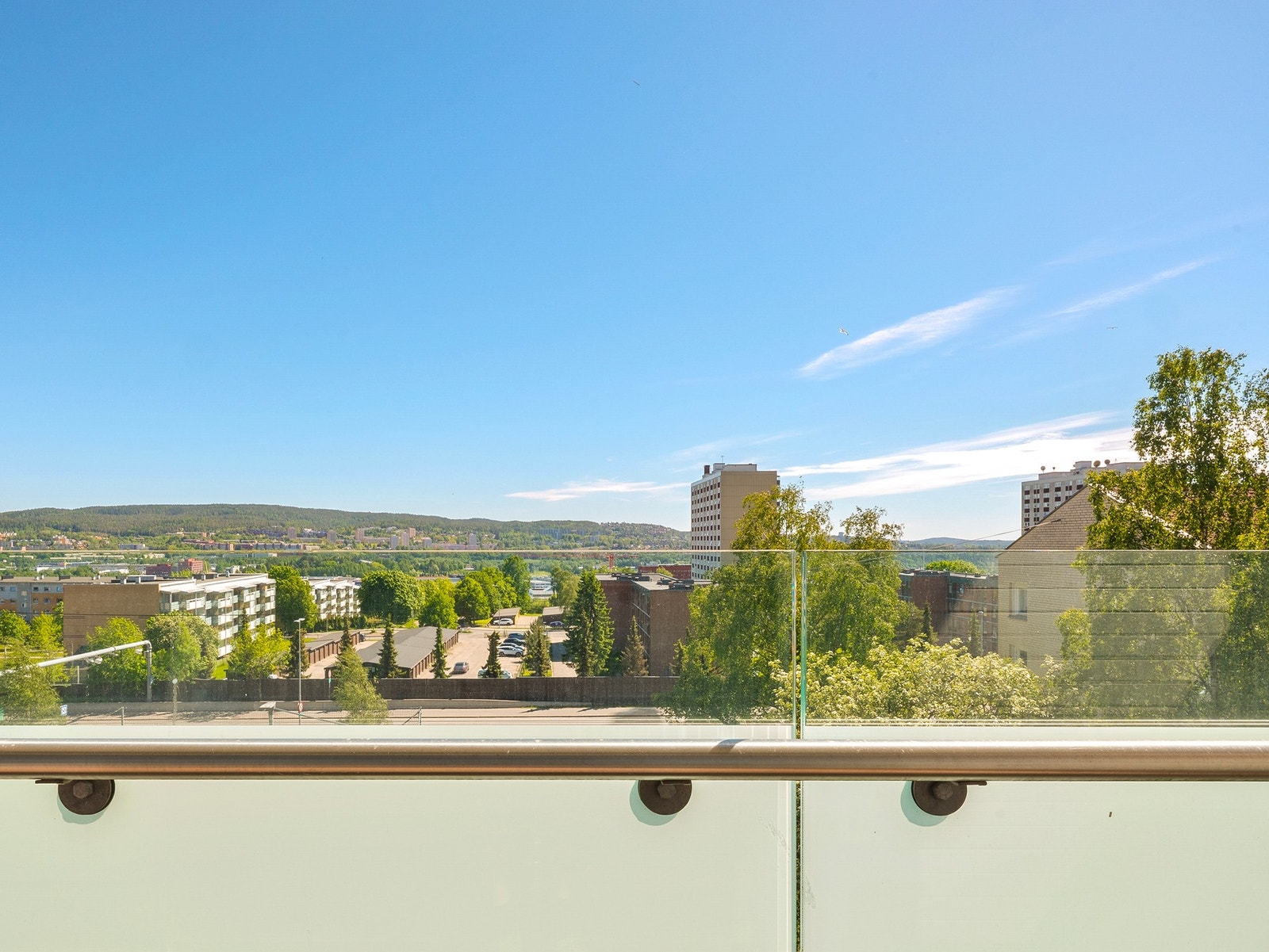 Utsikten er vidstrakt og innsynet er skjermet Galleribilde