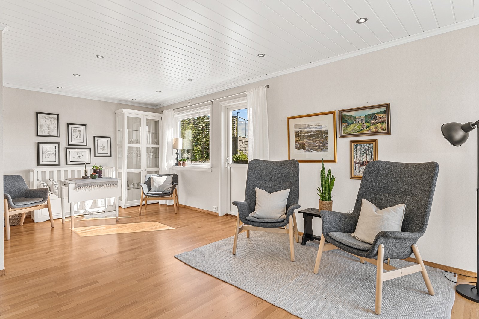 Fra stue er det utgang til terrasse Galleribilde