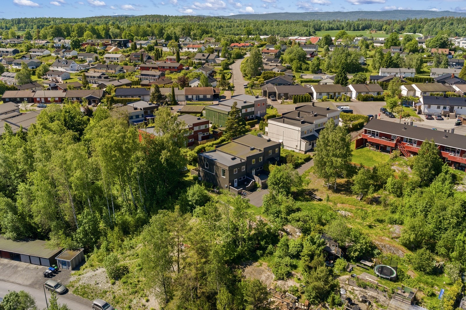Fra eiendommen er det gangavstand til Hjertehagen barnehage og Vestby barneskole. Galleribilde