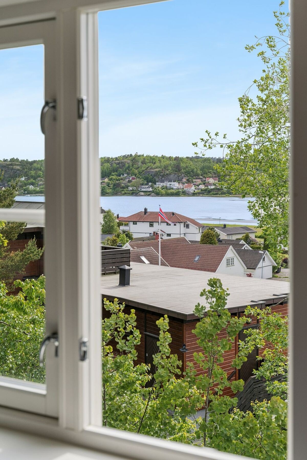 Det er sjøutsikt fra rommet. Galleribilde