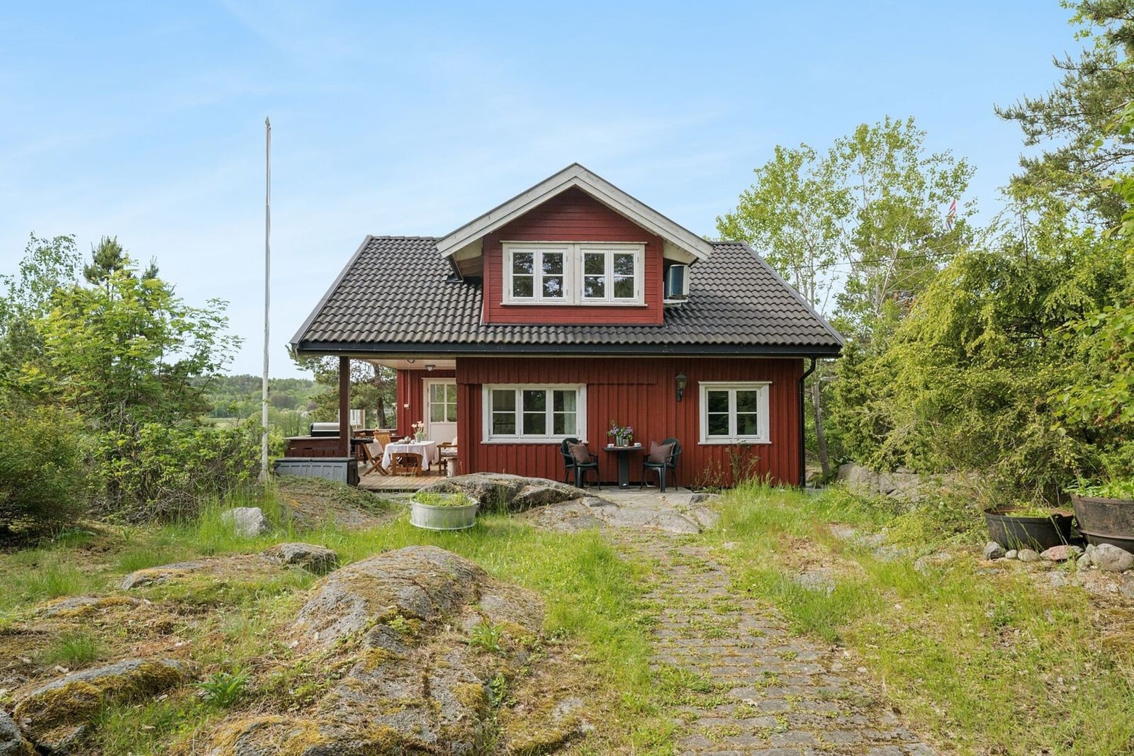 Hytten har en idyllisk og skjermet beliggenhet, og man føler at man bor for seg selv. Galleribilde
