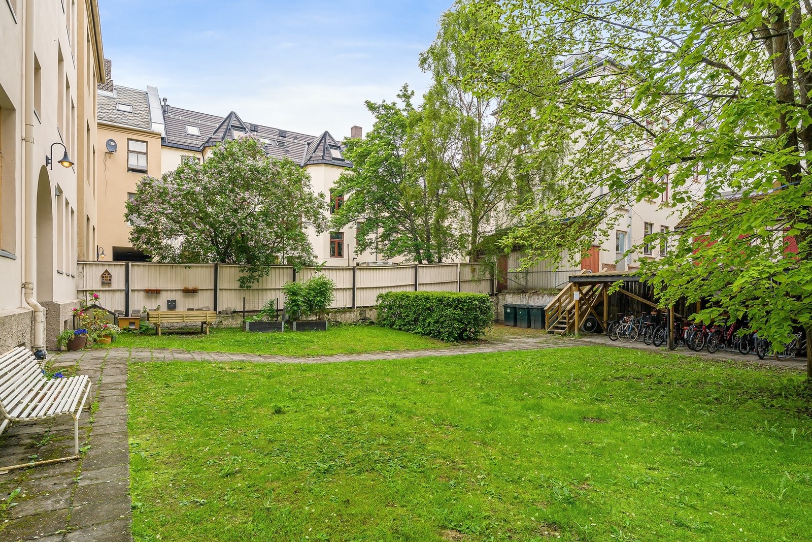 Flott grøntområde med rolig og skjermet beliggenhet. Galleribilde