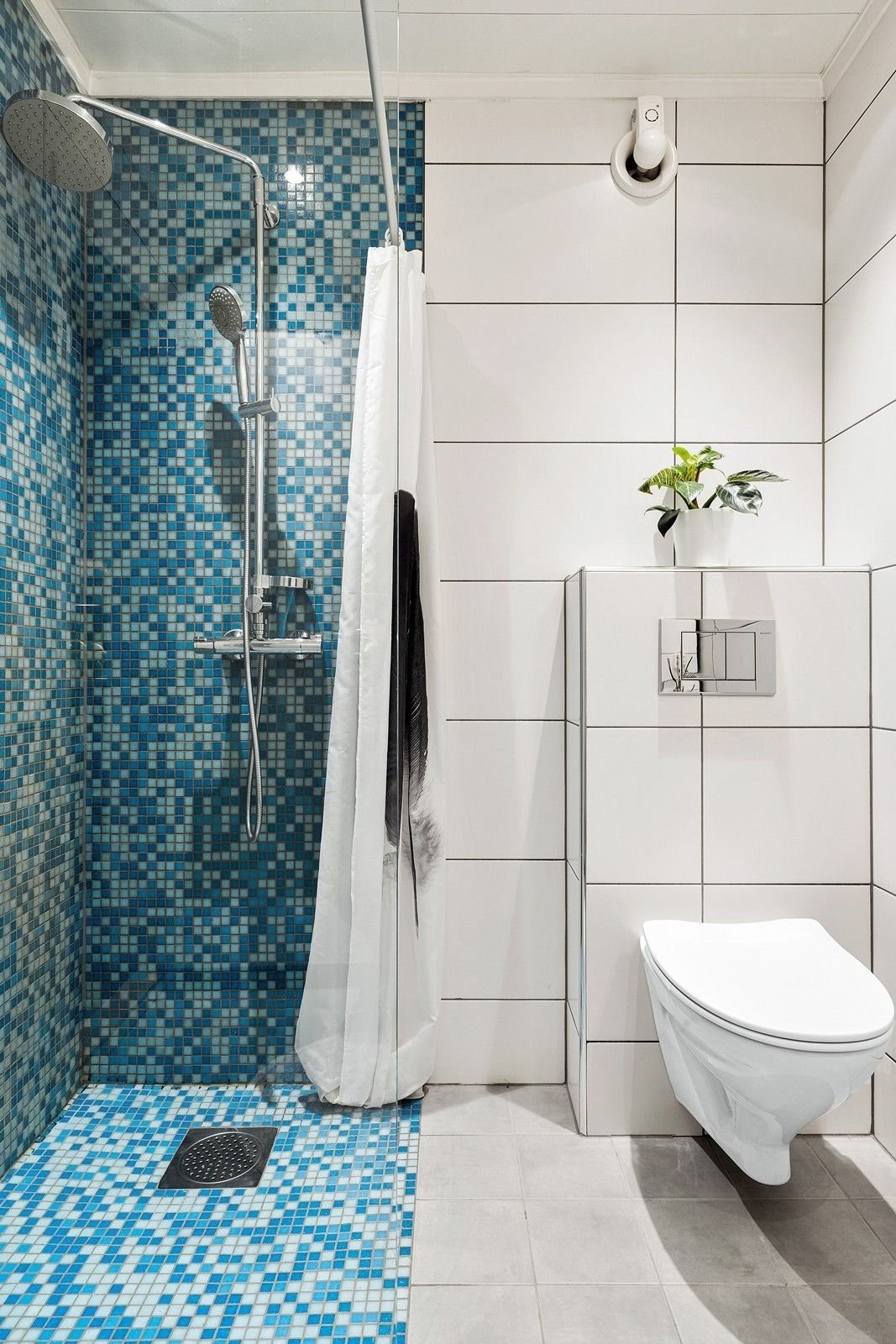 Gulvvarme og himling med downlights Galleribilde