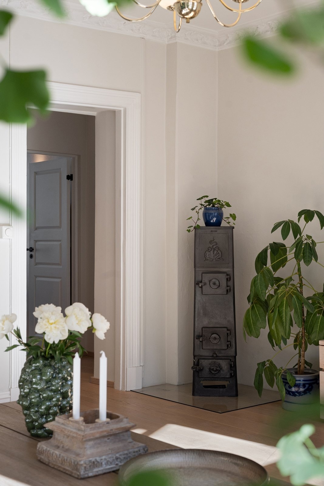 Hyggelig peisovn som skaper en lun og innbydende atmosfære. Galleribilde