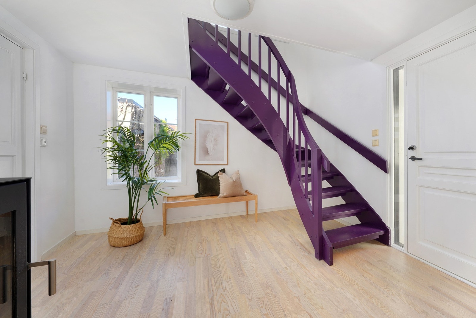 Vi tar trappen fra andre etasje ned i første. Galleribilde