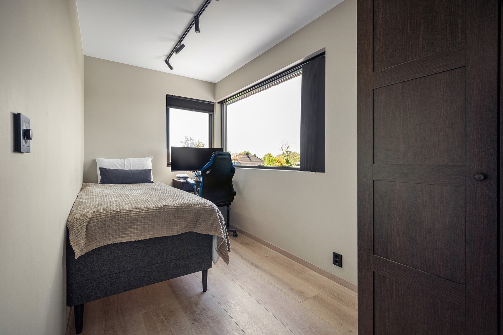 Soverommene har god plass til seng, garderobe og kommode eller skrivepult. Galleribilde