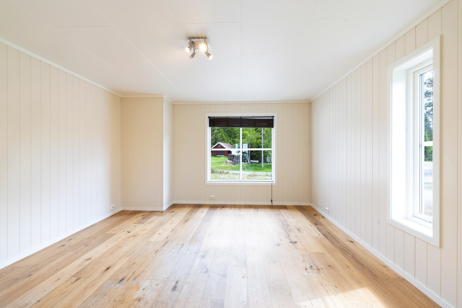 Romslig dagligstue. Galleribilde