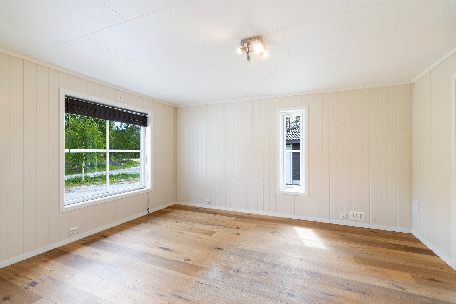 Tv-stue/daglig stue med god plass til sofagruppe. Galleribilde