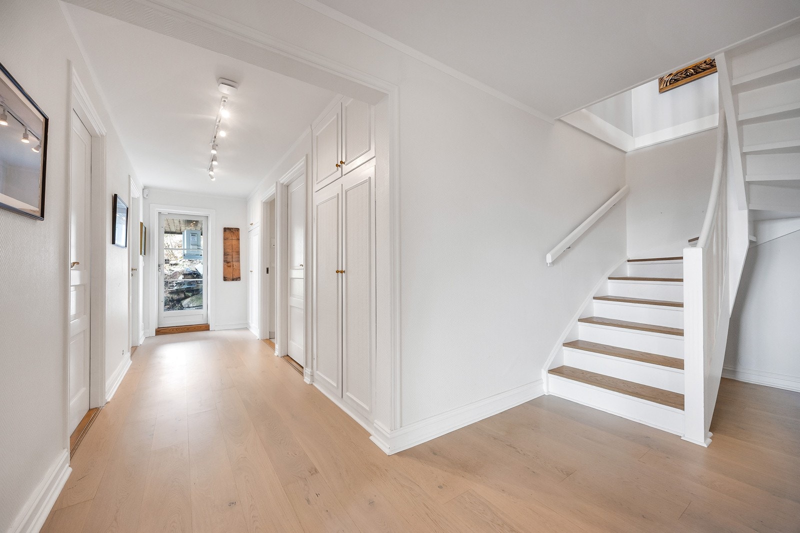 Hall i U. etg. Galleribilde