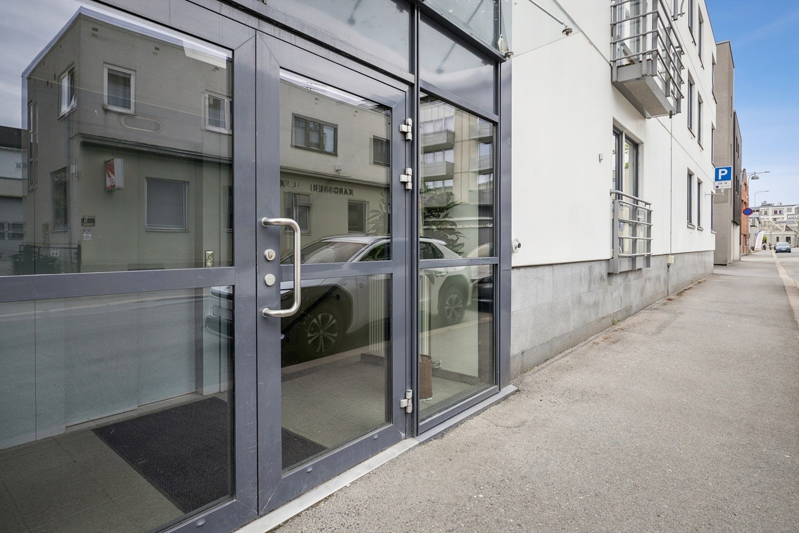 Inngangsparti. Galleribilde