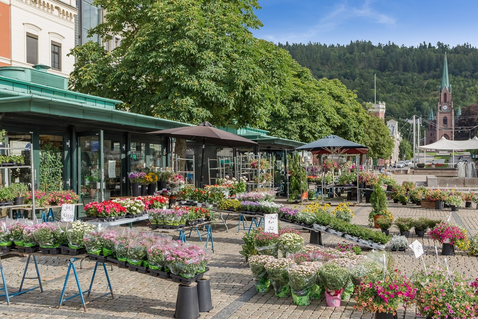 Bragernes Torg i kort gangavstand fra boligen. Galleribilde