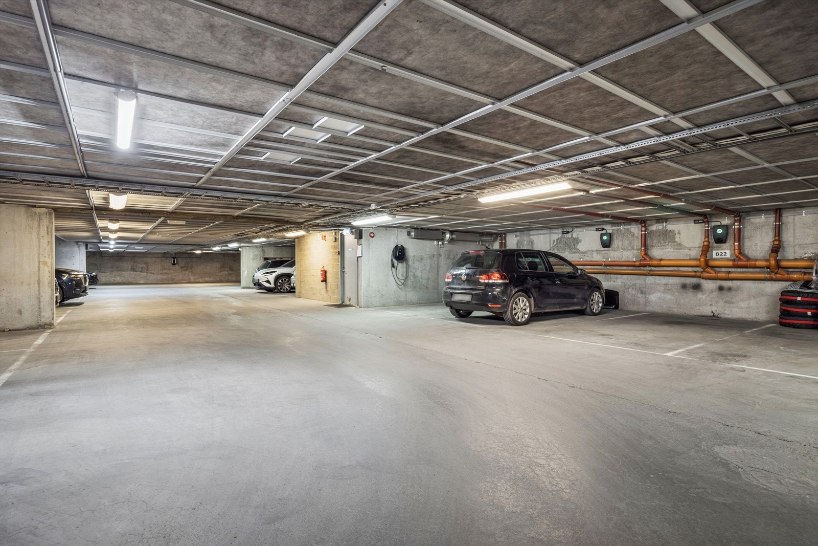 Medfølgende garasjeplass med lader. Galleribilde
