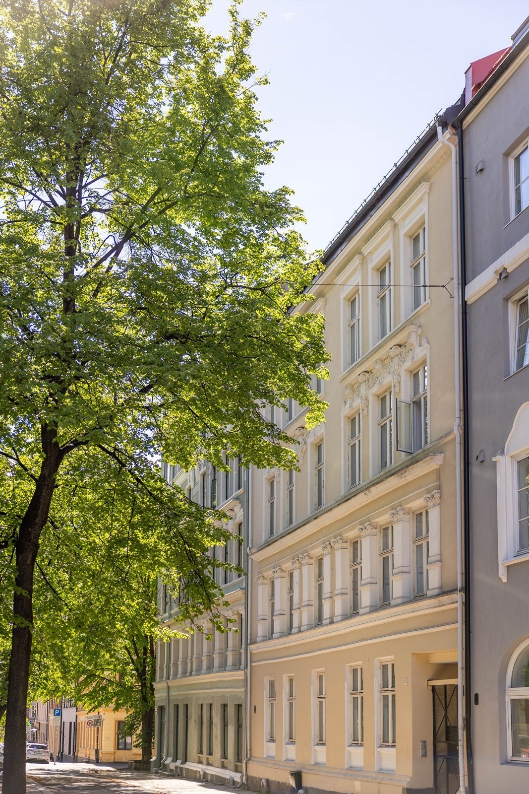 Fasade. Grünerløkka har de siste årene etablert seg til å bli en av de mest populære bydelene i Oslo, og er stadig i utvikling Galleribilde