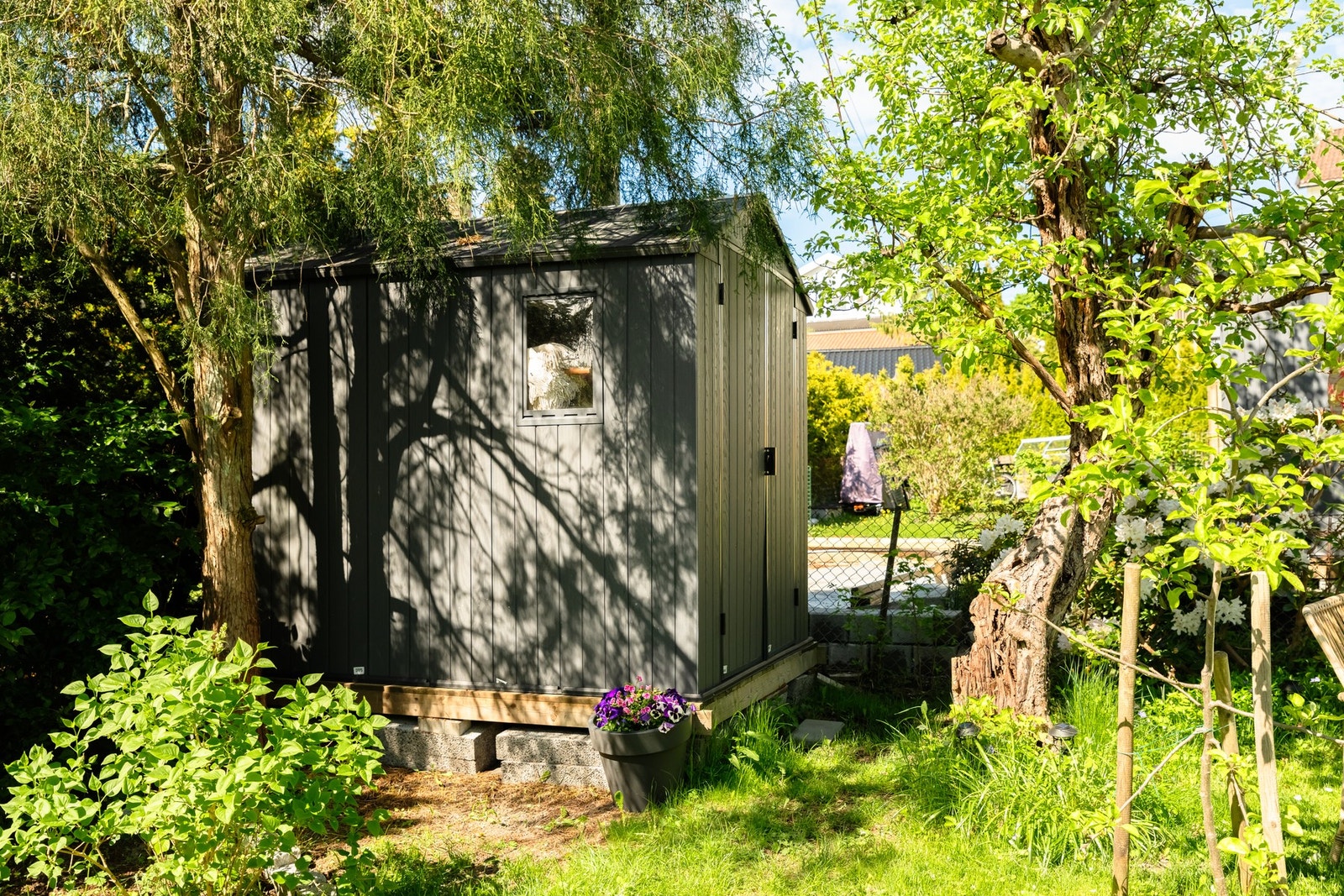 På tomten er det en frittstående utebod på 4 kvm. Galleribilde