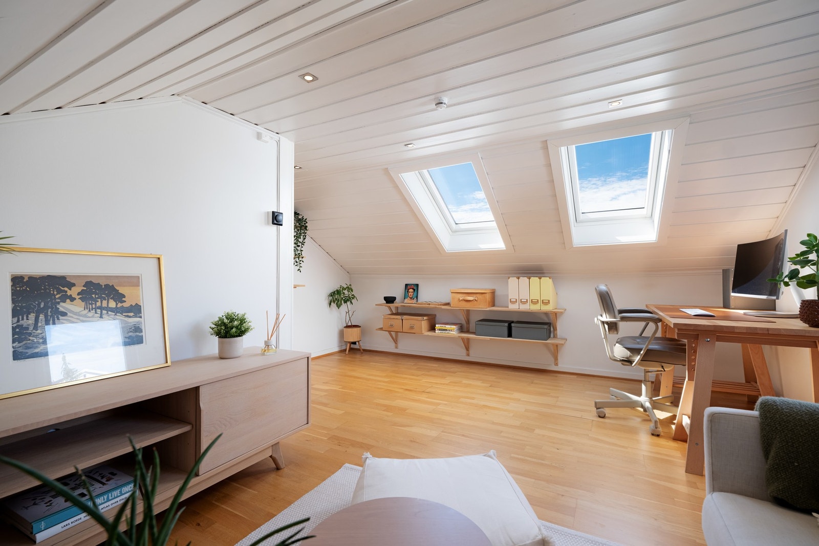 Takvinduer og vindu på gavlvegg er ikke byggemeldt. Galleribilde
