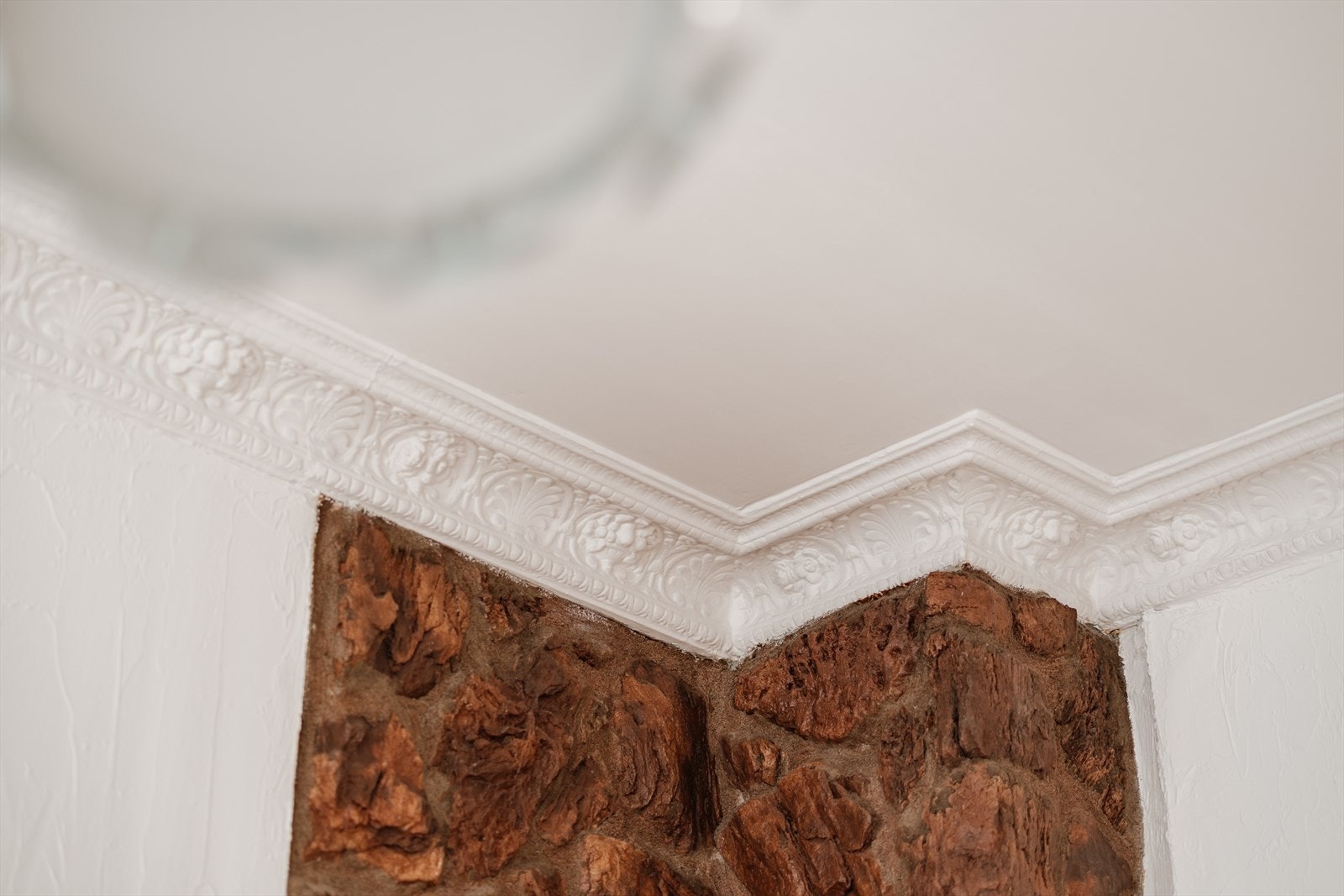 Detaljer | Nydelig stukkatur. Galleribilde