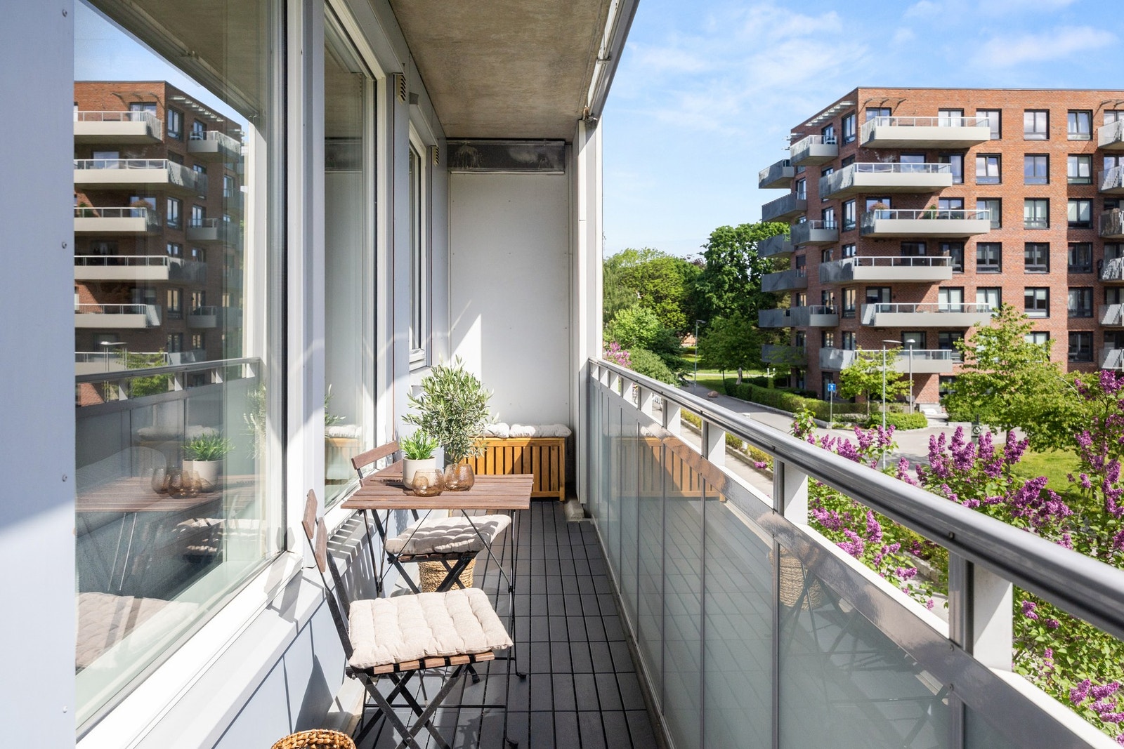 Balkongen er yndet som et ekstra rom på varme sommerdager. Galleribilde