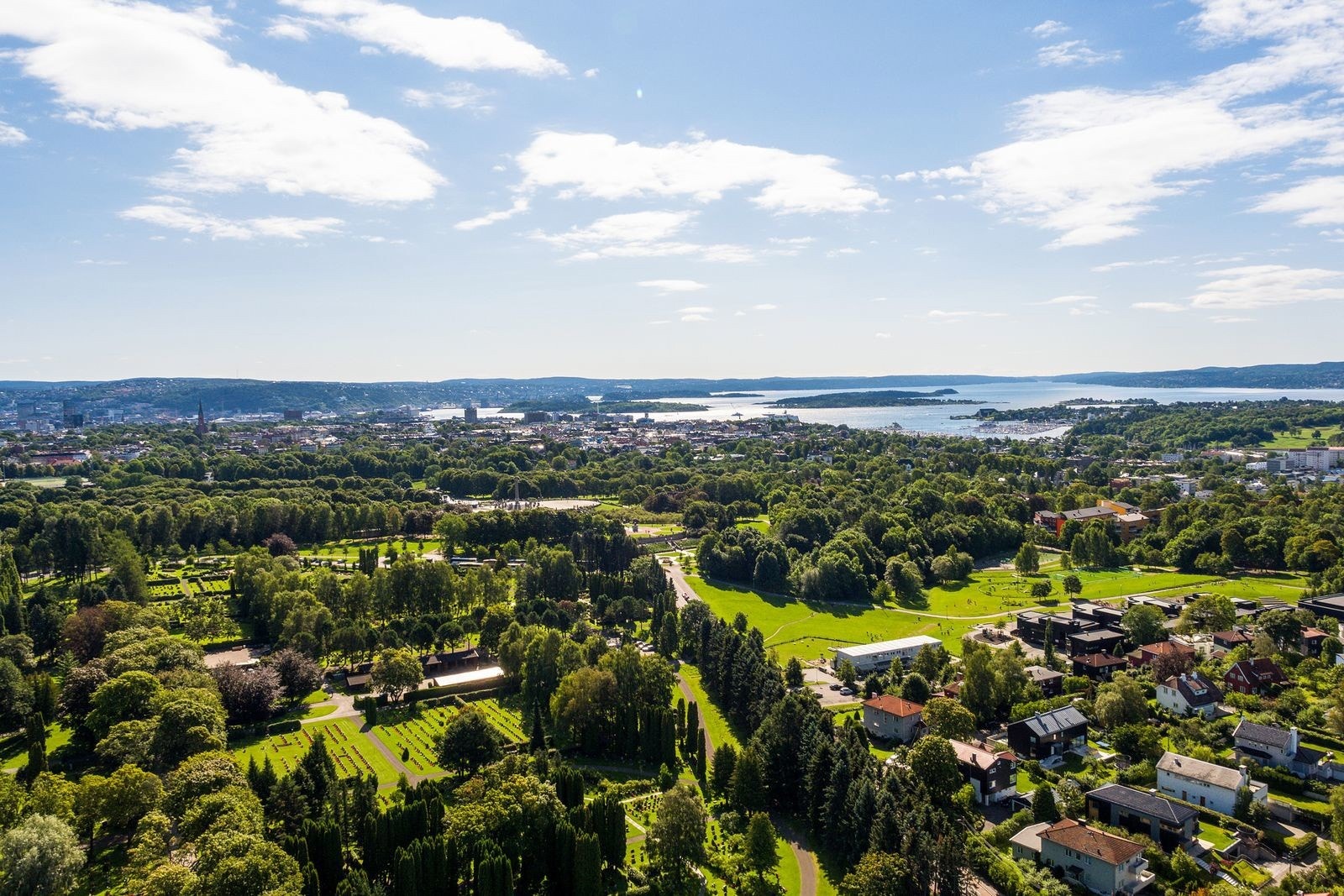 Oversiktsbilde som viser vakre Frognerparken og de omkringliggende grøntområdene. Galleribilde