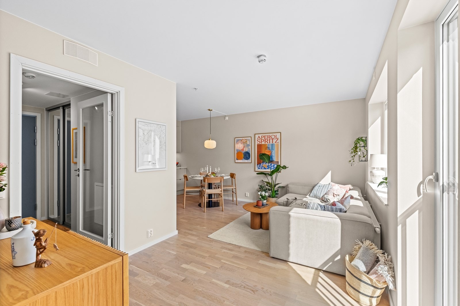 Meget lave fellesutgifter, kun kr. 2195,-/mnd. inkludert varmtvann og fyring mm. Galleribilde
