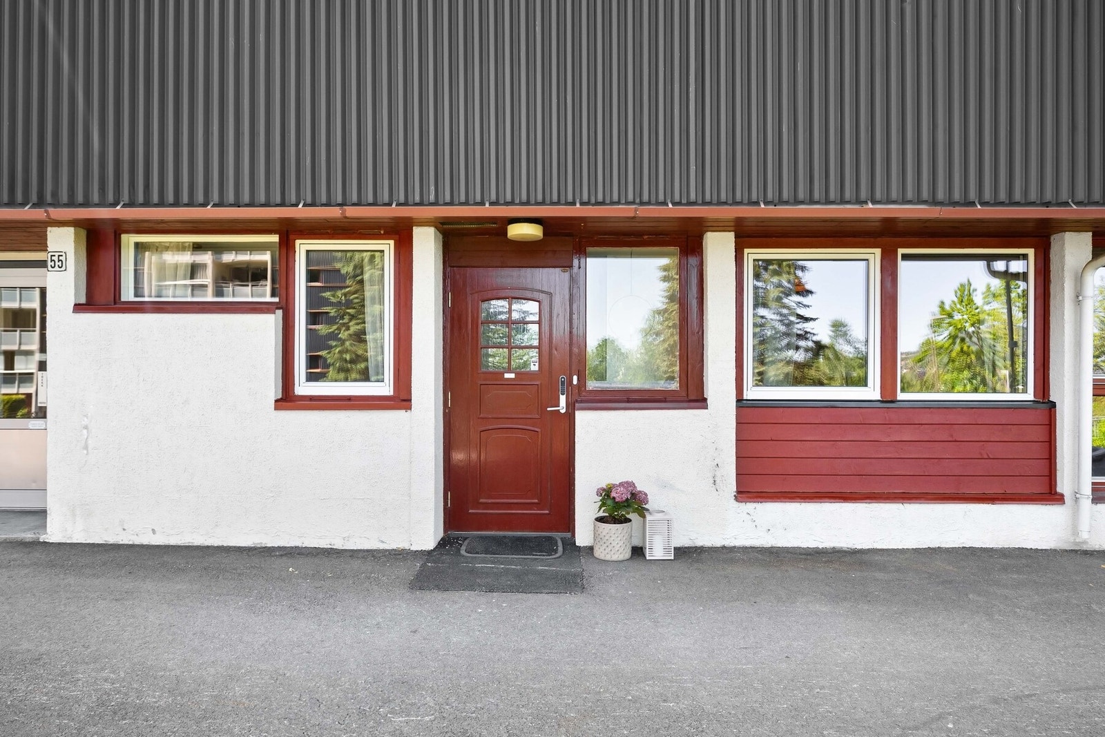 Leiligheten har egen inngang Galleribilde