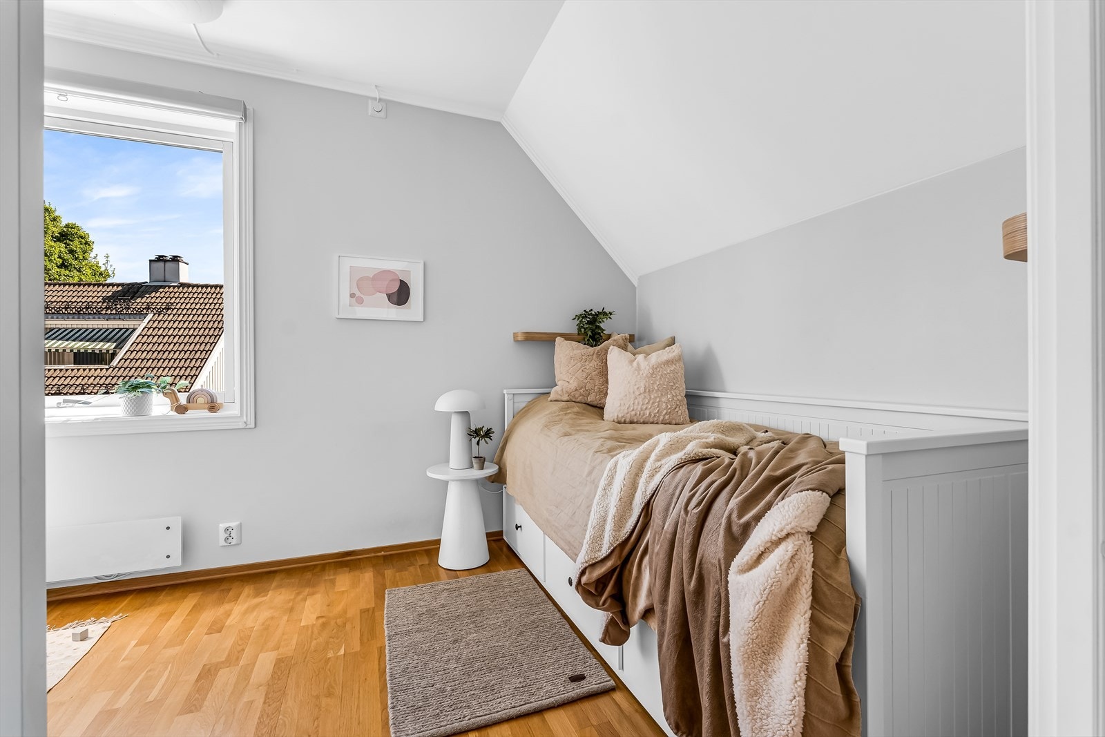 Det andre soverommet kan benyttes som gjesterom, kontor eller barnerom - alt etter behov! Galleribilde