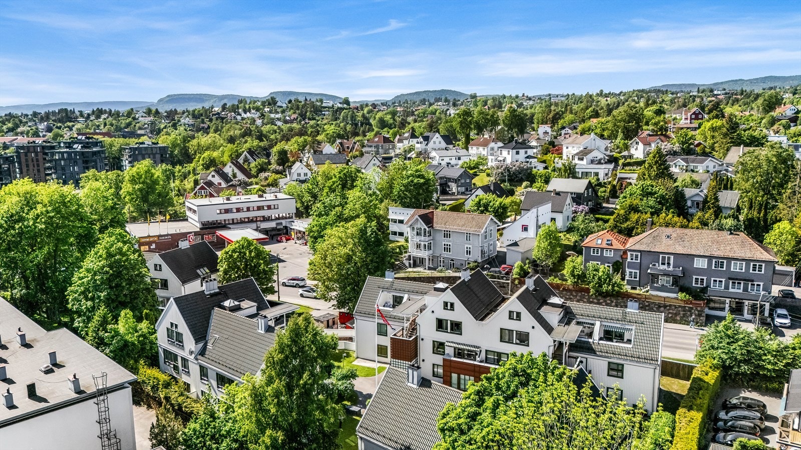 Leiligheten har en flott og meget sentral beliggenhet på Lilleaker. Galleribilde