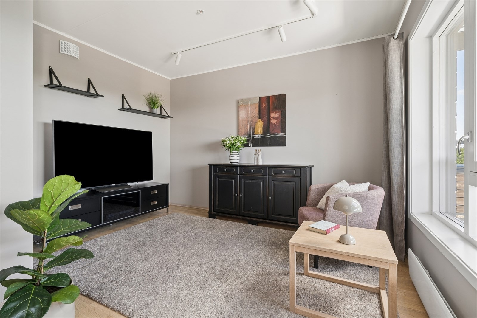 TV-stuen. Evt. bibliotek eller soverom.. Galleribilde