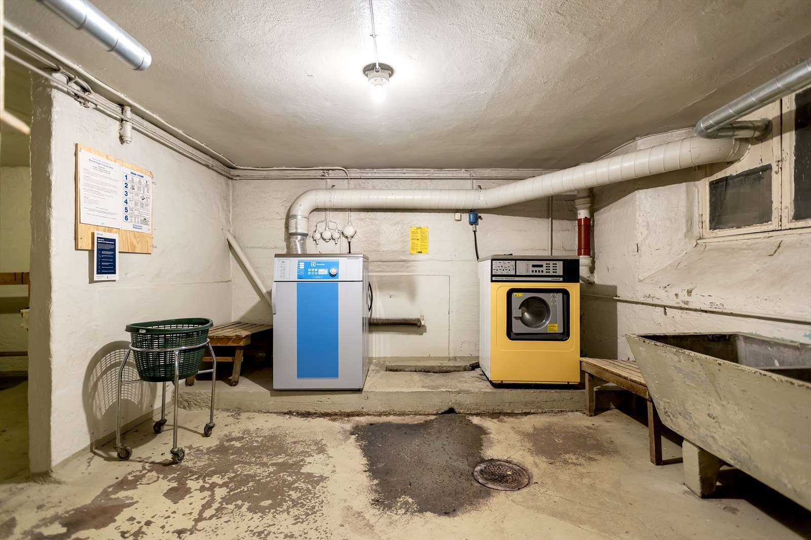 Borettslaget har tre fellesvaskerier, i kjellerene i Fjørtofts Gate 7 og 19, og i Gustav Jensens gate 5. Fellesvaskeriet har digital betalingsløsning. Galleribilde