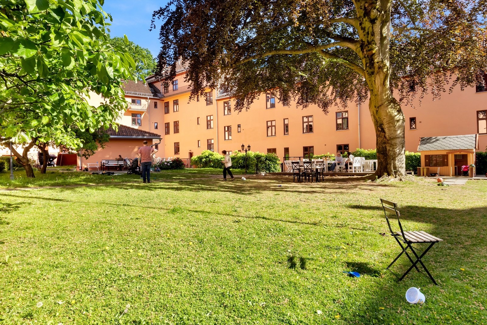 Her kan sommerdager nytes med felles grill og hyggelige sittegrupper. Galleribilde