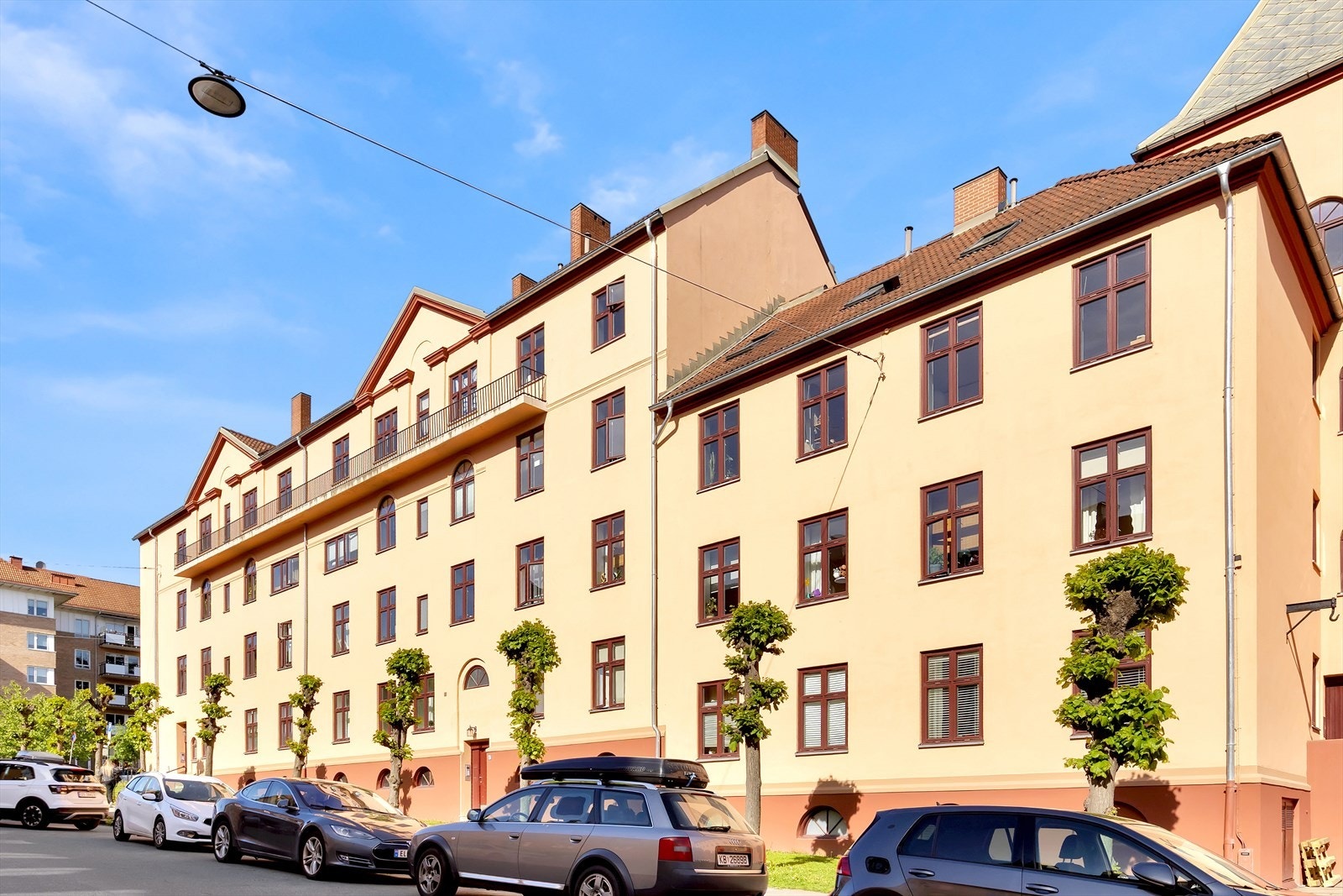 Borettslaget har 11 parkeringsplasser som leies ut. Galleribilde
