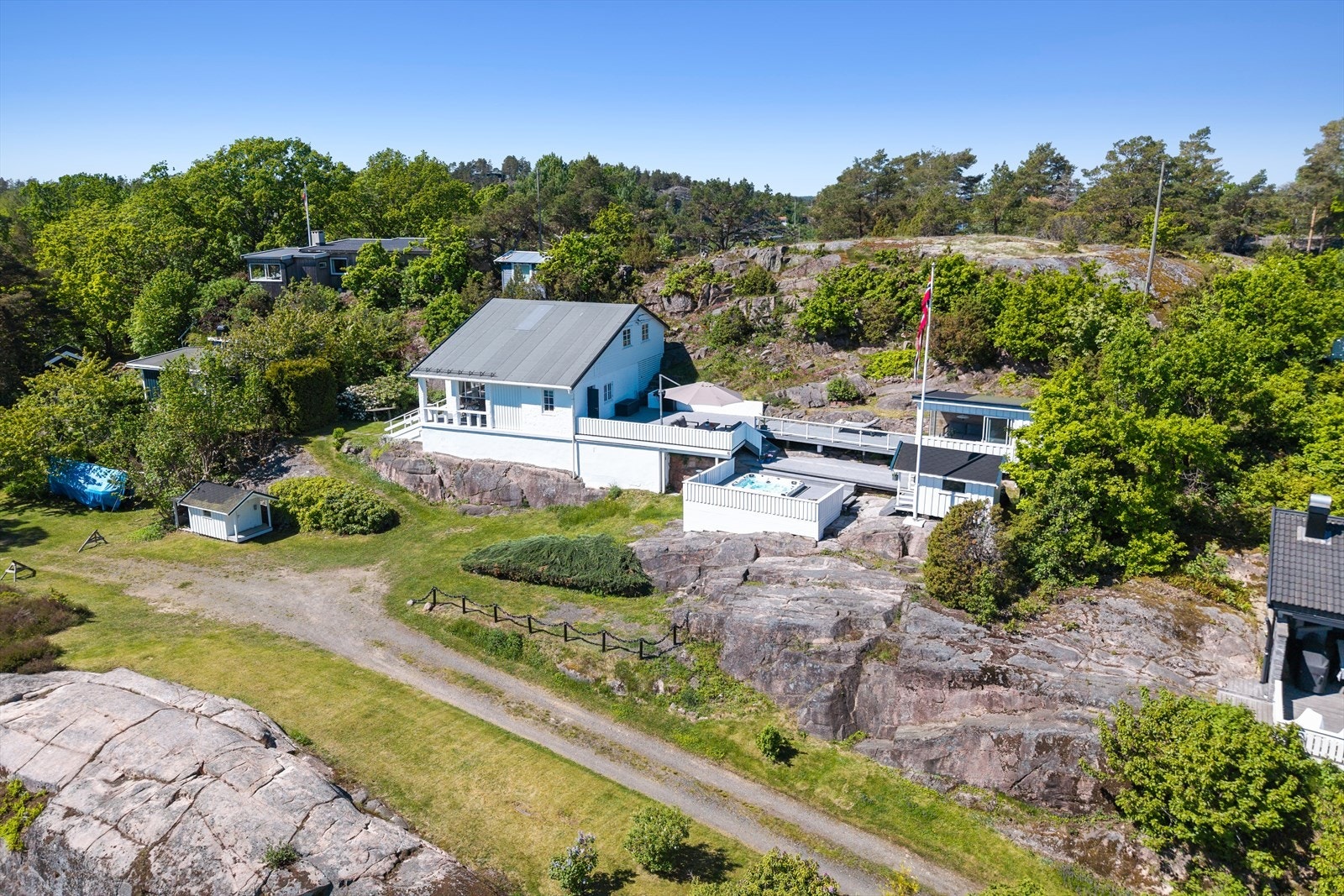 Flotte turområder rett utenfor hytta, med et stort nettverk av stier og joggeløyper i skogen. Galleribilde