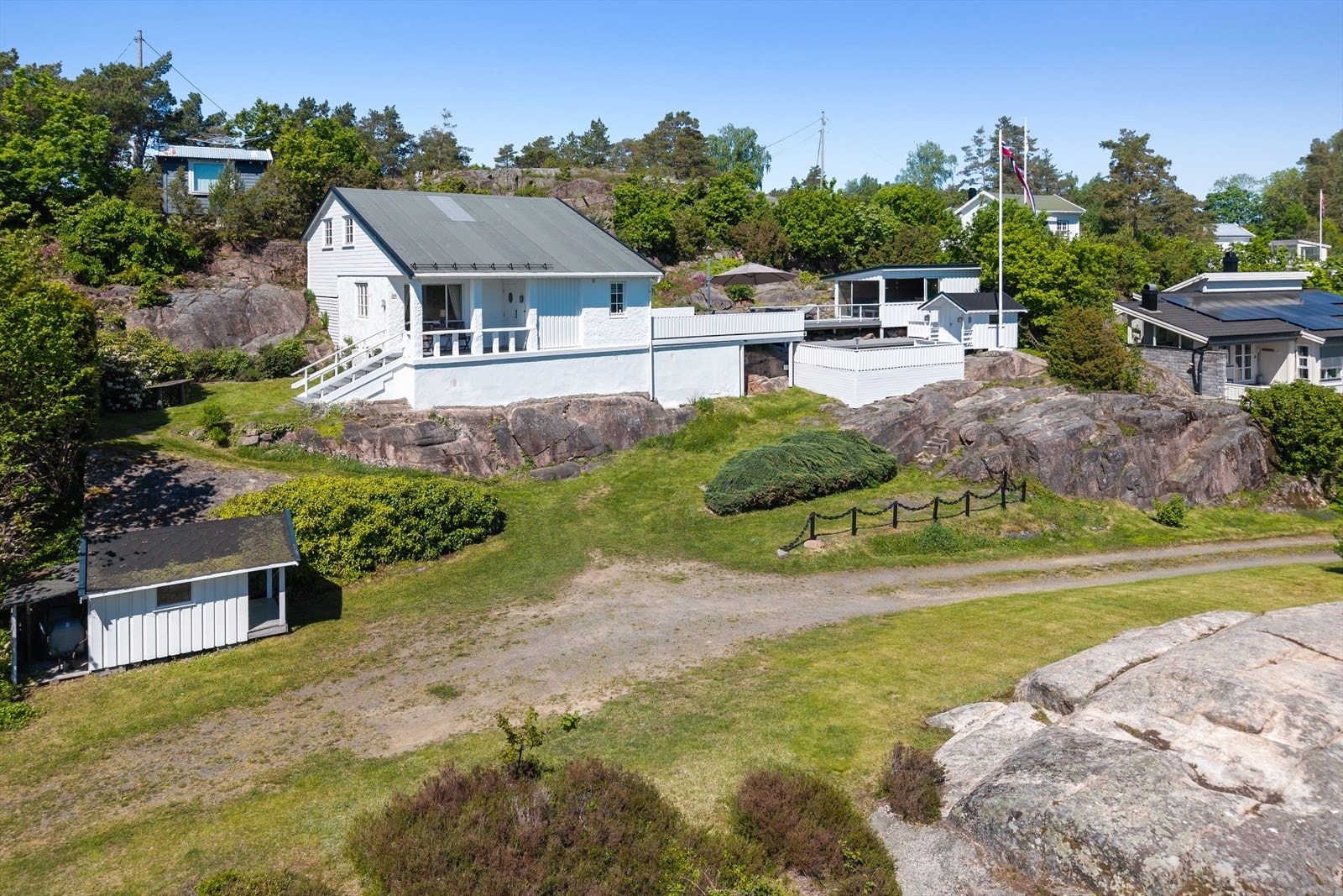 I tillegg går det stier og gårdsveier som tar deg helt inn til Tjøme sentrum og Tjøme skole, perfekt for både korte og lengre turer. Galleribilde
