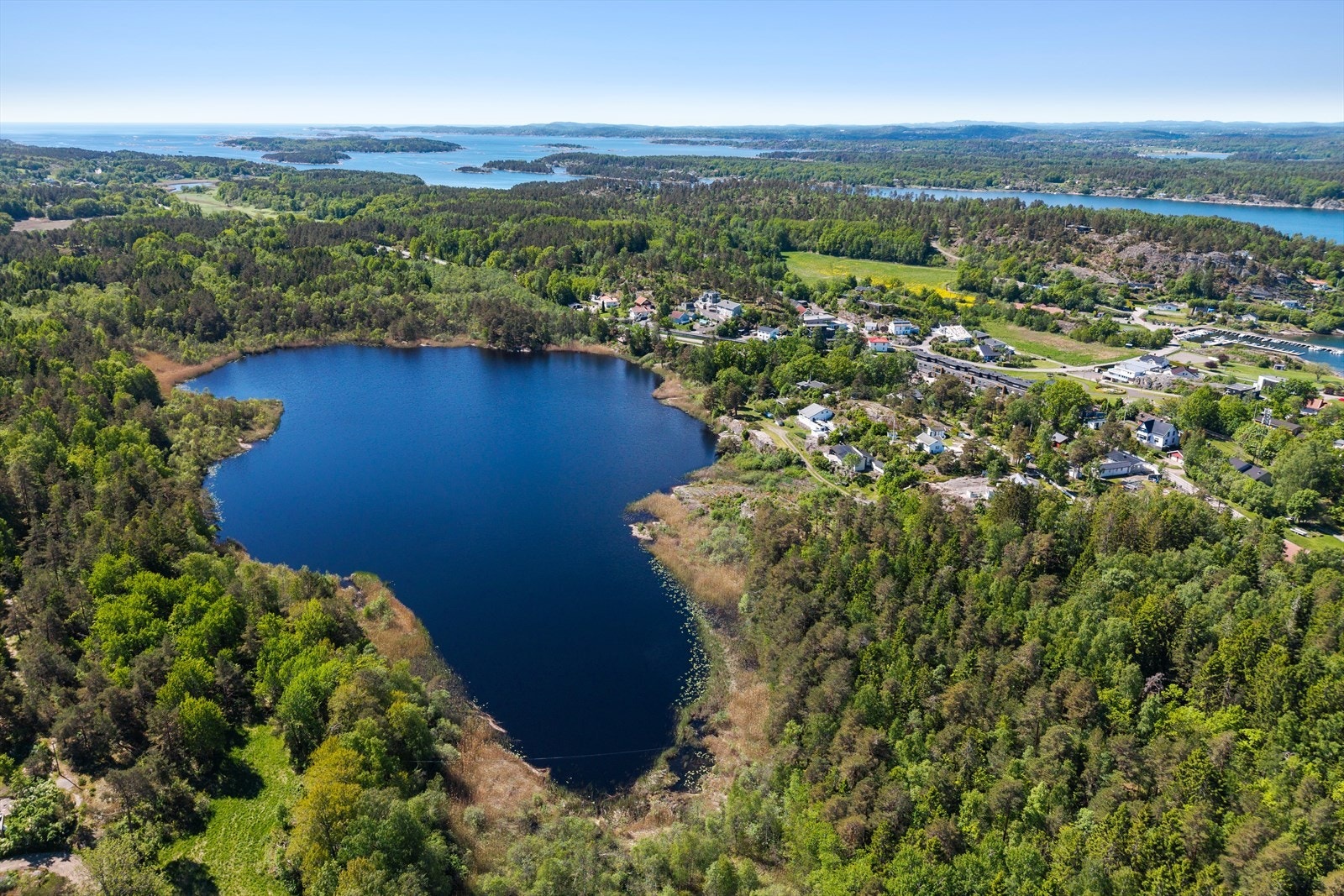 Perfekt for deg som ønsker et fristed ved sjøen med gode solforhold og nærhet til skjærgården. Galleribilde