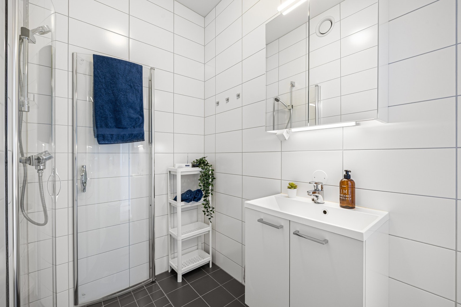 Flislagt bad med gulvvarme. Galleribilde