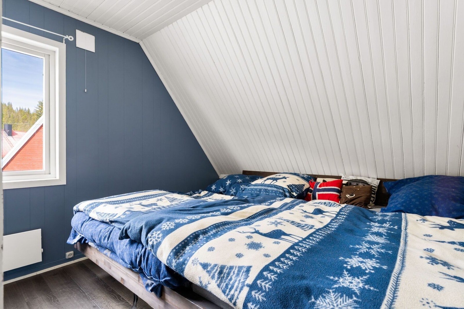 Det andre soverommet på loftet måler 9,3 m². Galleribilde
