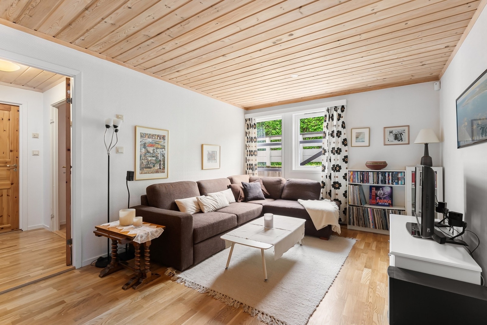 Kjellerstuen er et allsidig rom, perfekt som en ekstra TV-stue eller lekerom for barna. Galleribilde
