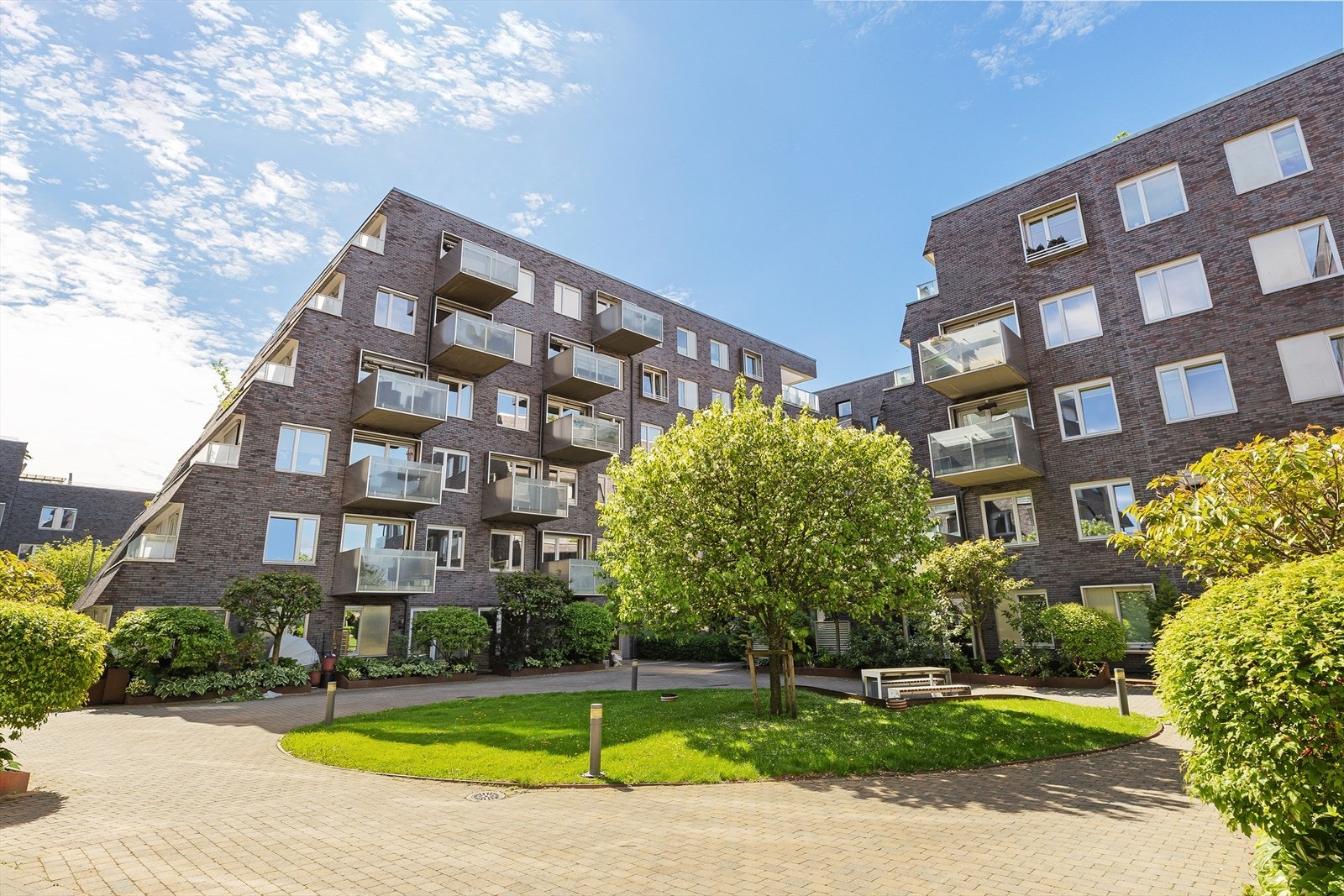 Felles uteområde med parkmessig opparbeidelse gir et innbydende miljø. Galleribilde