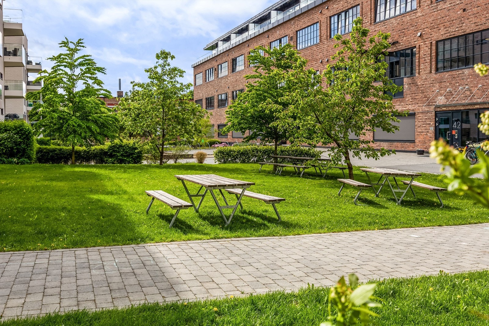 Store, åpne fellesarealer rett utenfor døren. Galleribilde
