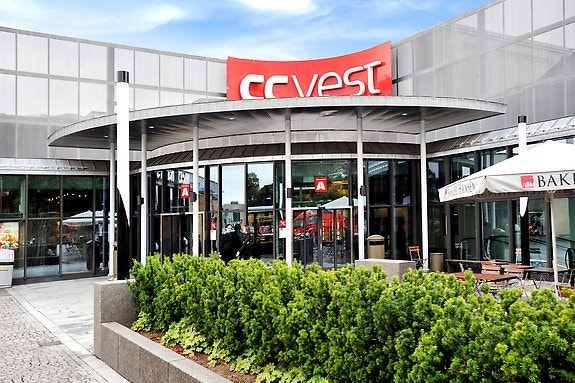 CC Vest - et moderne kjøpesenter med et bredt utvalg av butikker, spisesteder og tjenester. Galleribilde