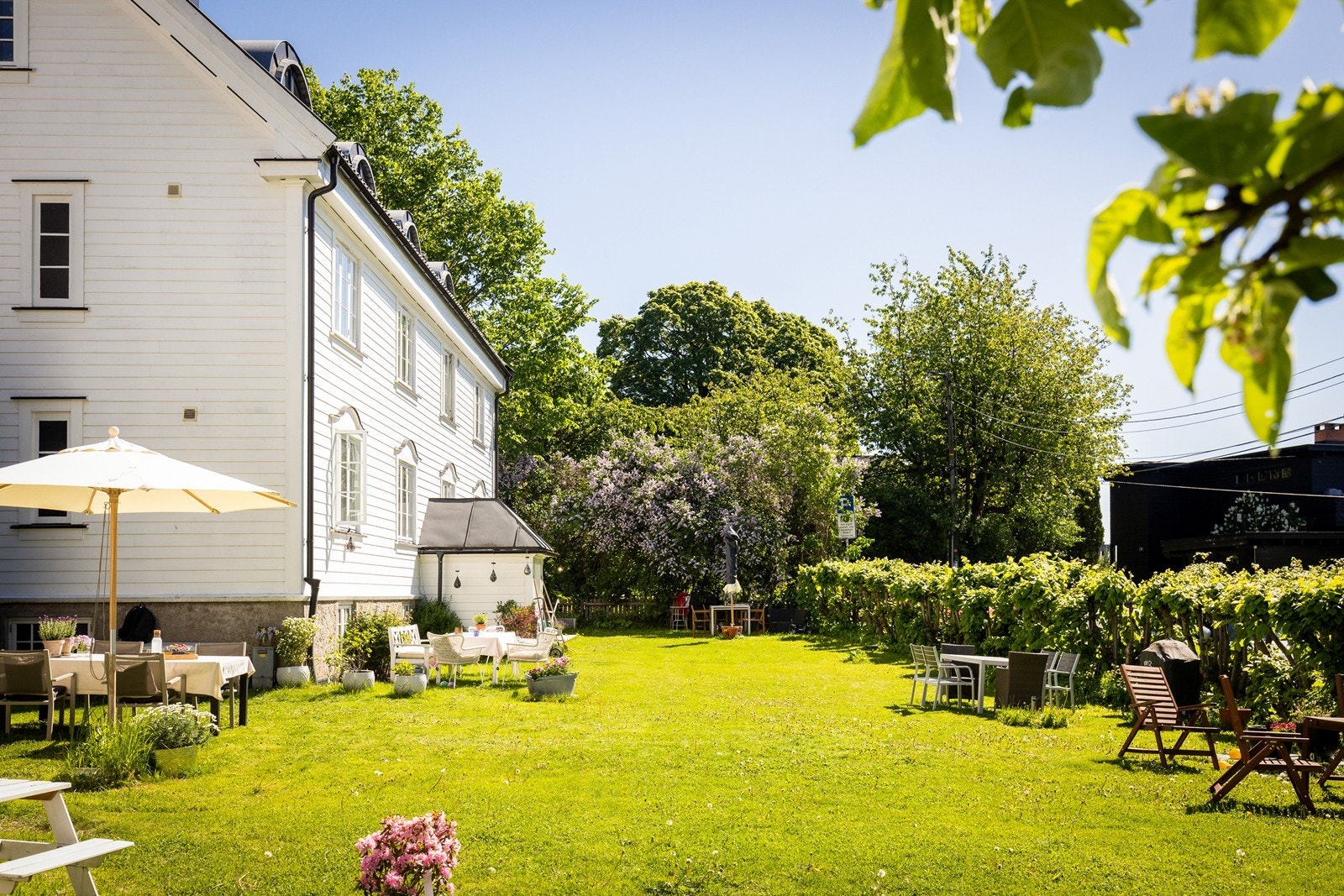 Hagen nytes aller best sommeren og hver av beboerne har fått innrede sine respektive soner etter eget velbefinnende. Galleribilde