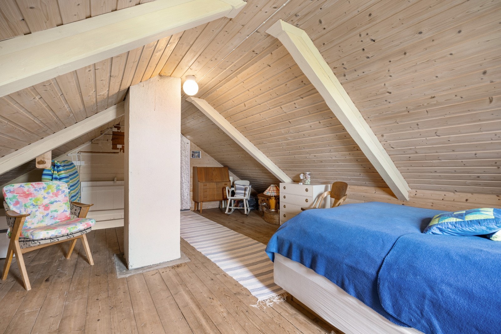 Lun og koselig loftsetasje. Galleribilde