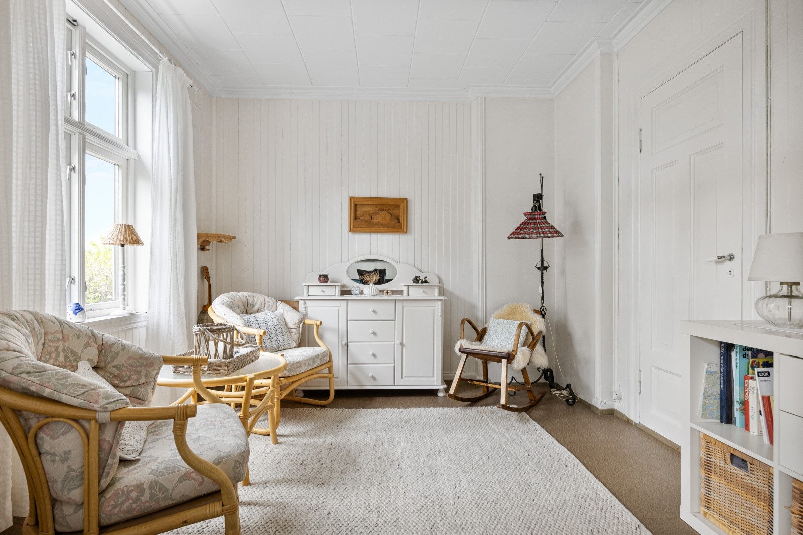 Stuen har adkomst fra både kjøkken og gang. Galleribilde