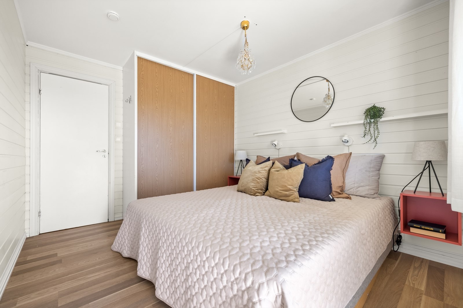 Soverom med integrert garderobe. Galleribilde