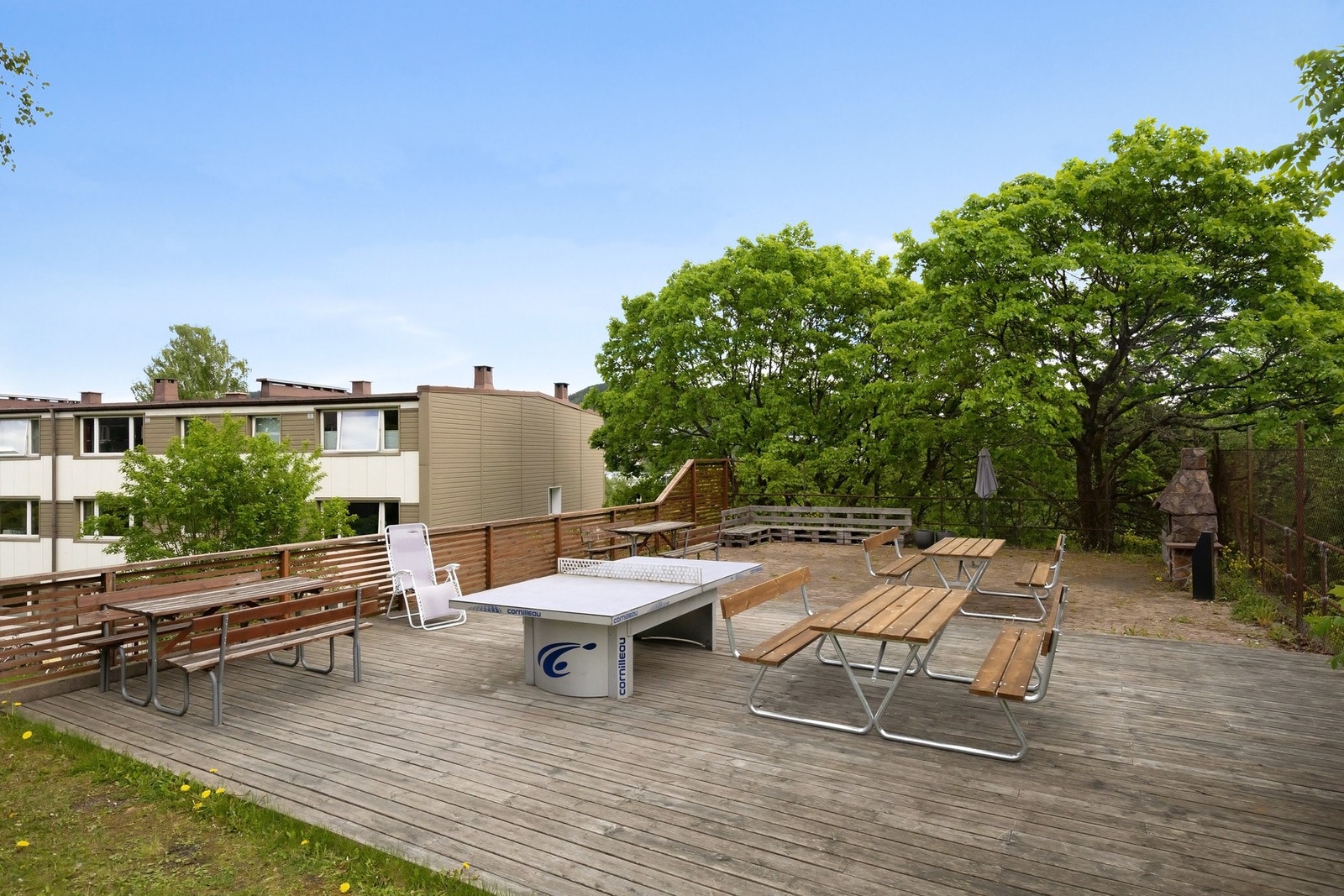 En stor og solrik uteplass i sameiet Galleribilde