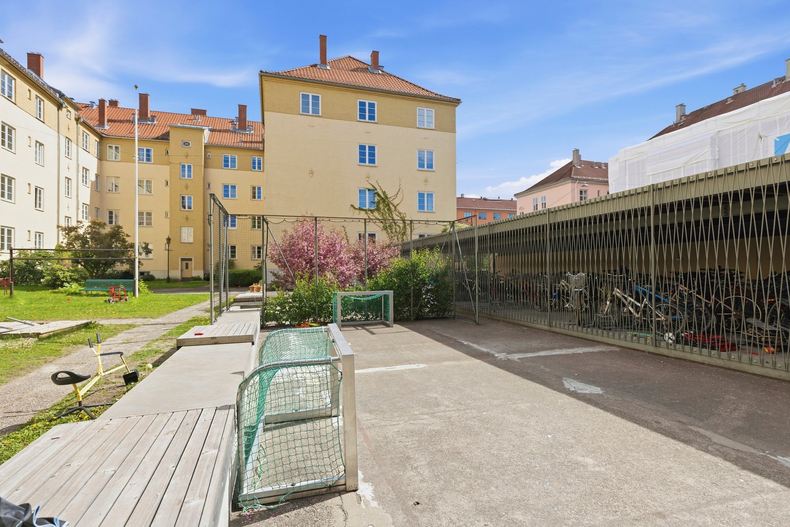 Hyggelig og sosialt nabolag med mange barnefamilier. Galleribilde