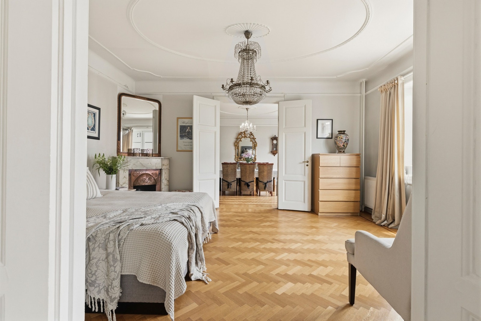 Stor stue som i dag brukes som soverom. Galleribilde