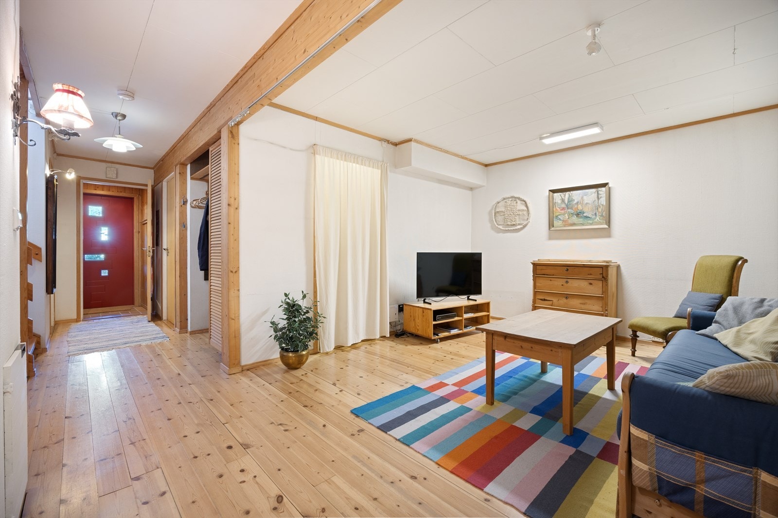 Romslig åpent kjellerstue / hobbyrom etc. i 1.etasje Galleribilde