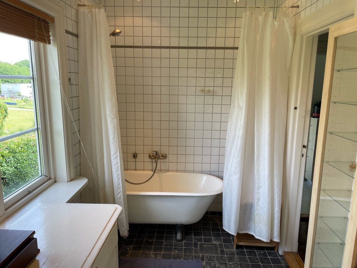 ROM utleid med bad Galleribilde